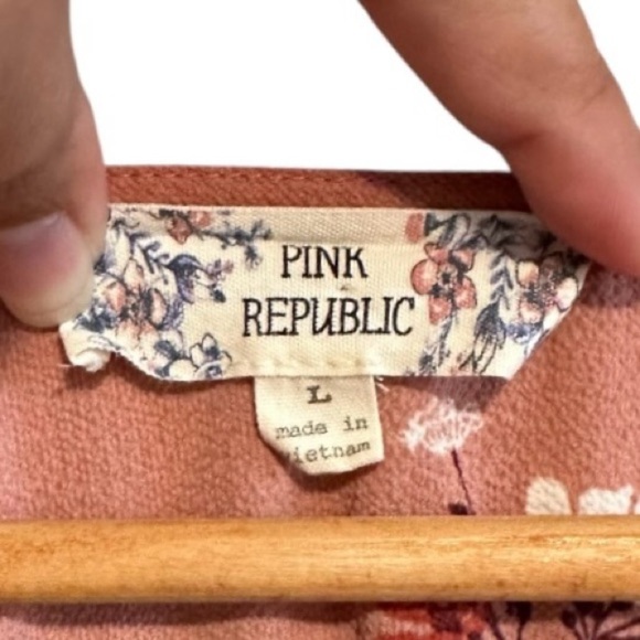 Pink Republic Pink Floral Blouse with Front Twist Size Large - Picture 2 of 9
